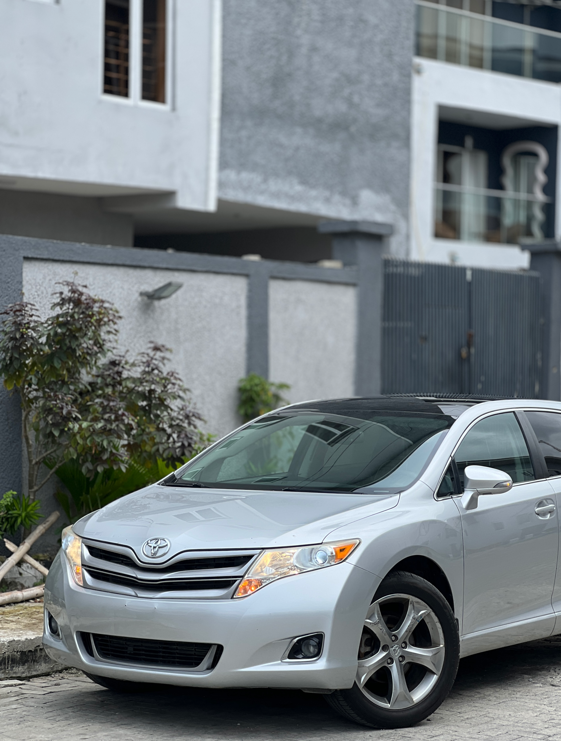 Toyota Venza XLE Silver On Black